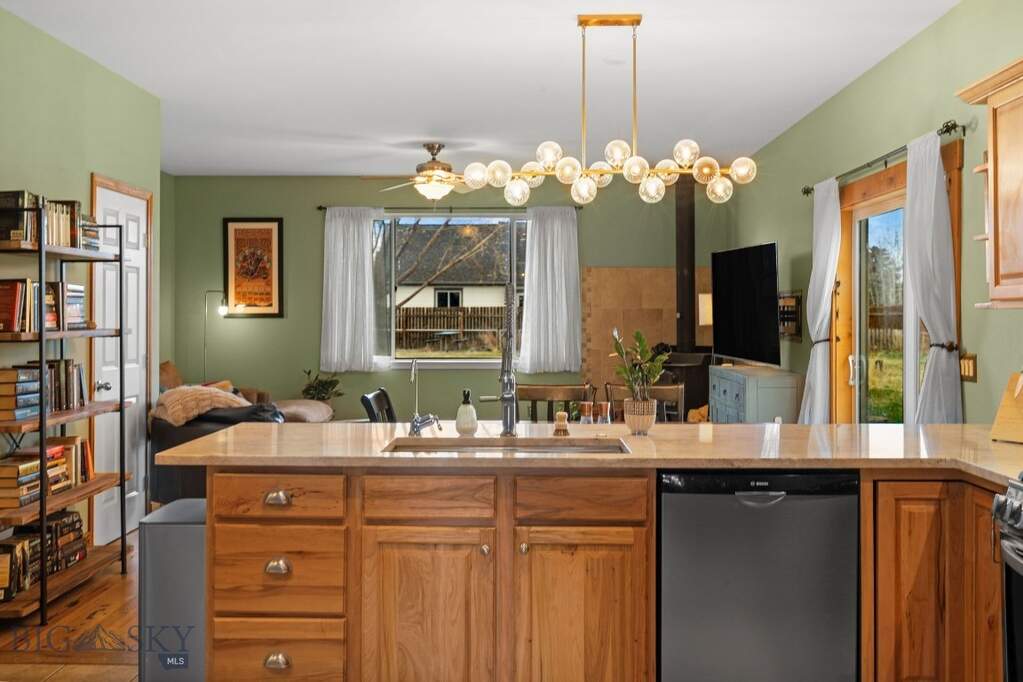 5 Bedroom Single Family Home/House's Image 11