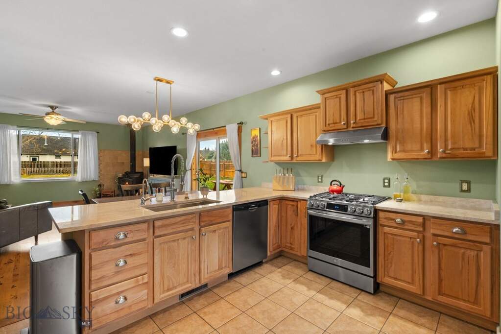 5 Bedroom Single Family Home/House's Image 14