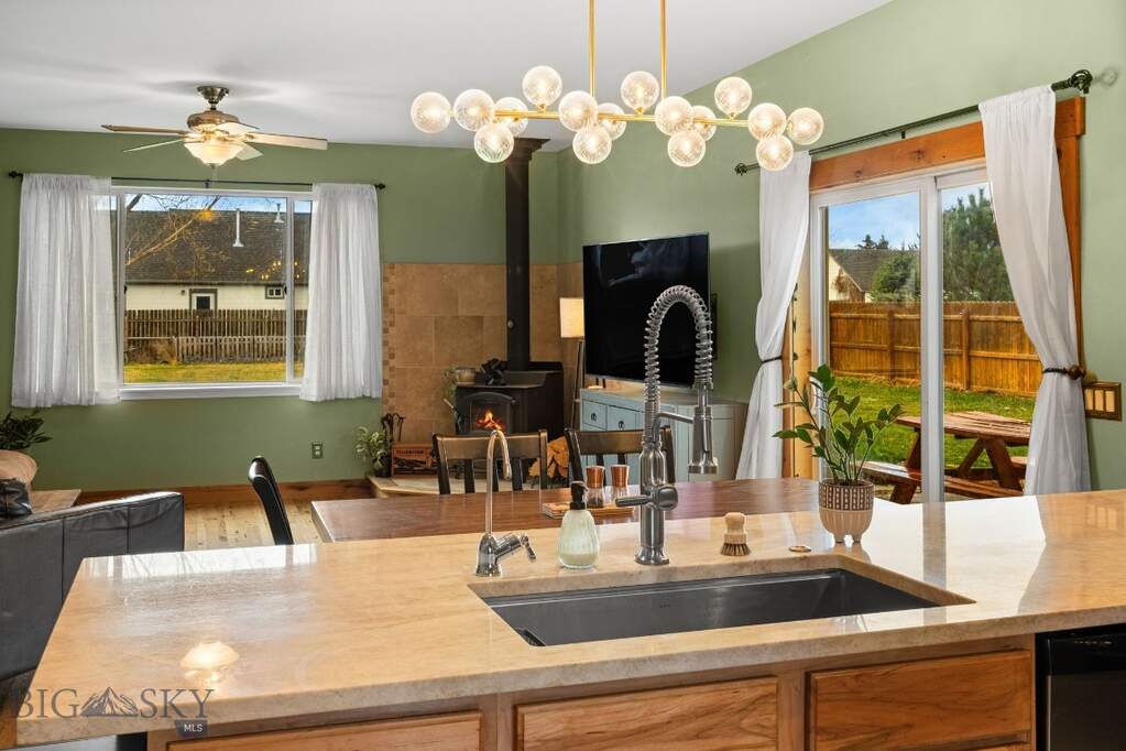 5 Bedroom Single Family Home/House's Image 15