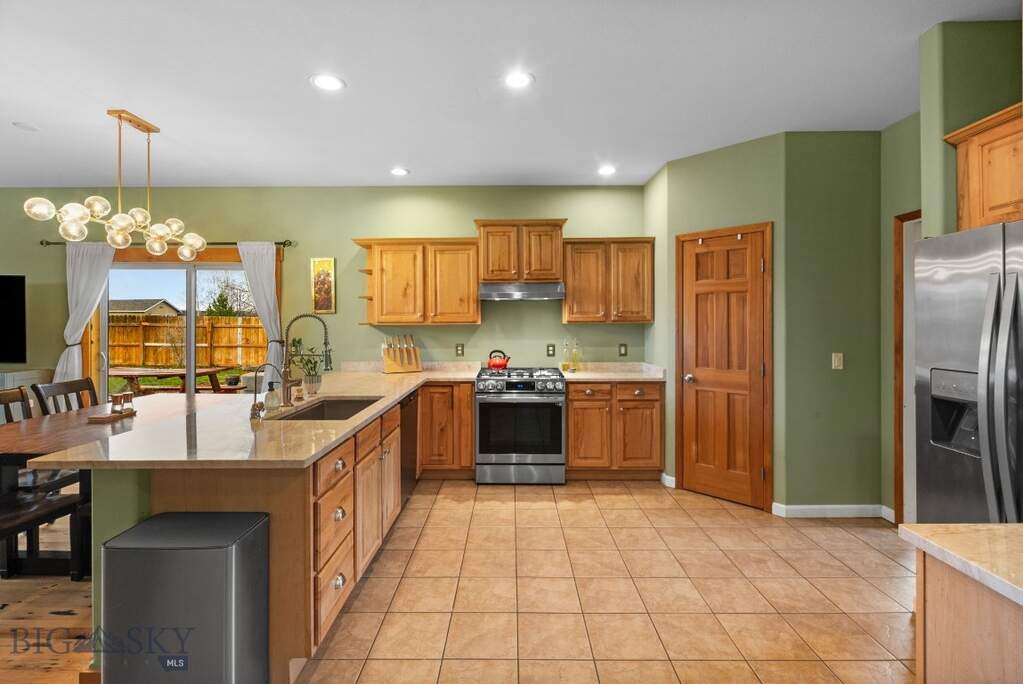 5 Bedroom Single Family Home/House's Image 16