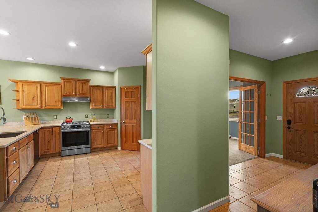 5 Bedroom Single Family Home/House's Image 17