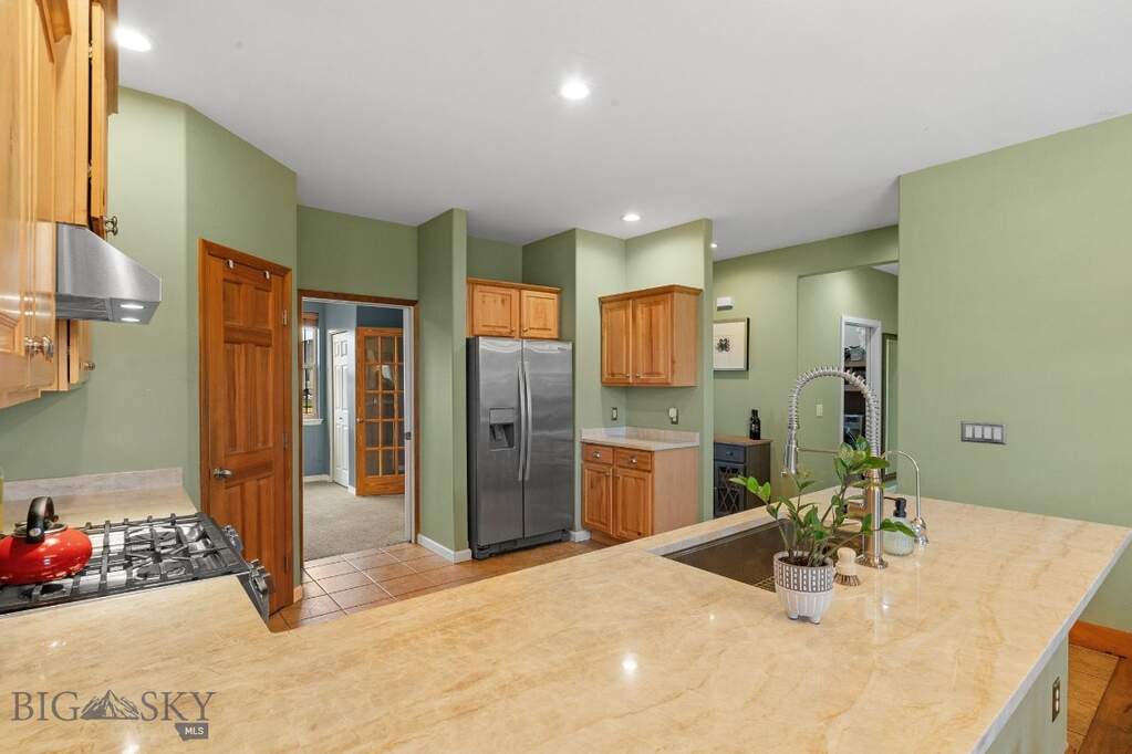 5 Bedroom Single Family Home/House's Image 19