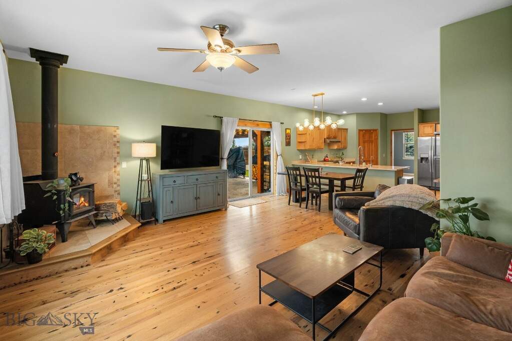 5 Bedroom Single Family Home/House's Image 28