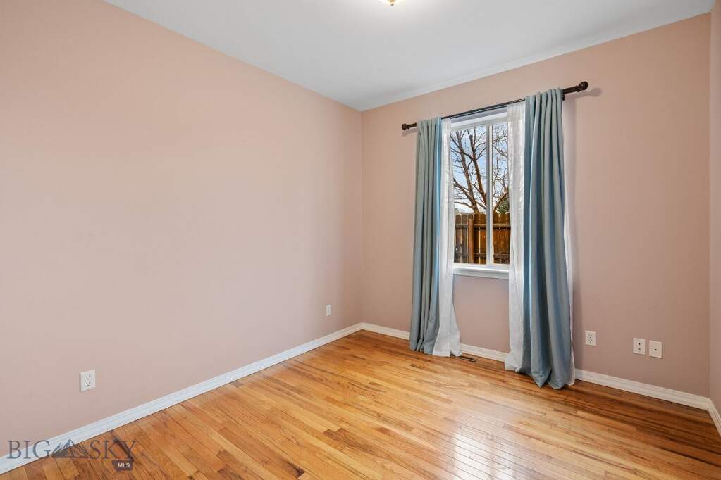 5 Bedroom Single Family Home/House's Image 34