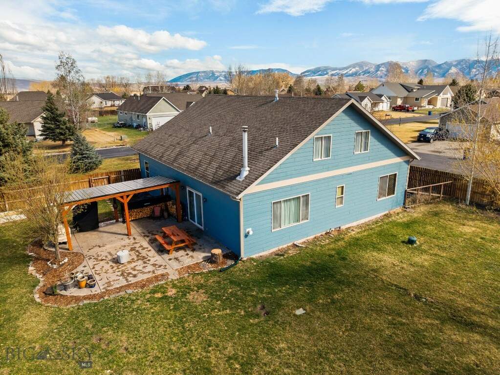 5 Bedroom Single Family Home/House's Image 3