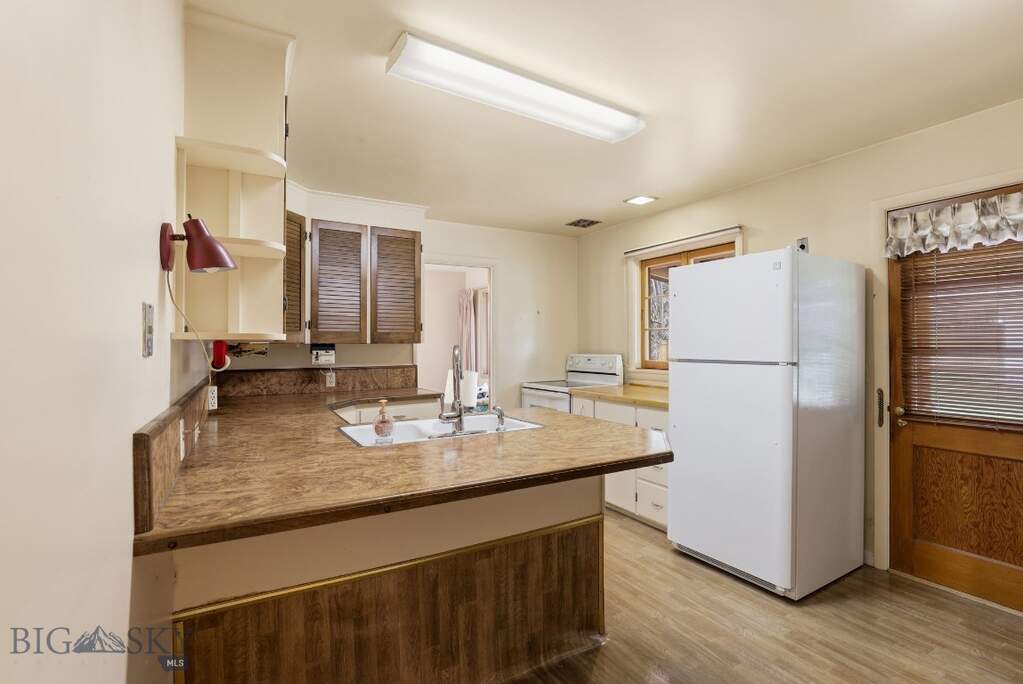 5 Bedroom Single Family Home/House's Image 11