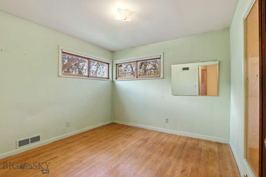 5 Bedroom Single Family Home/House's Image 14