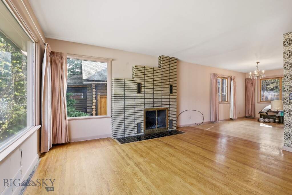 5 Bedroom Single Family Home/House's Image 5