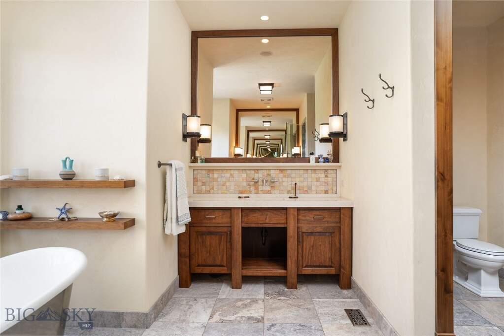 5 Bedroom Single Family Home/House's Image 27