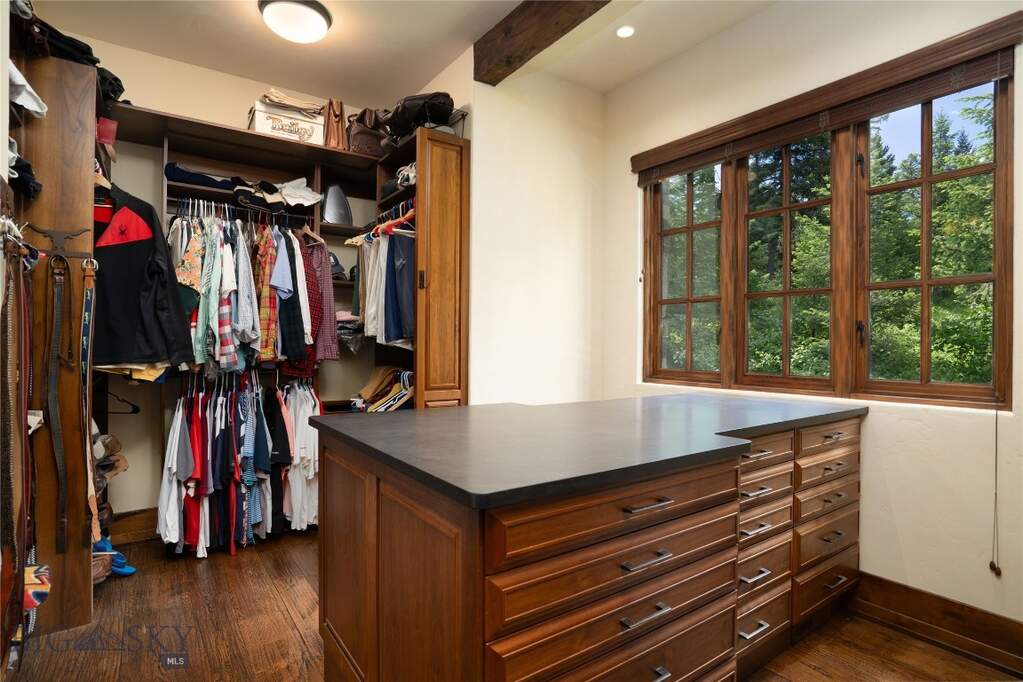 5 Bedroom Single Family Home/House's Image 28