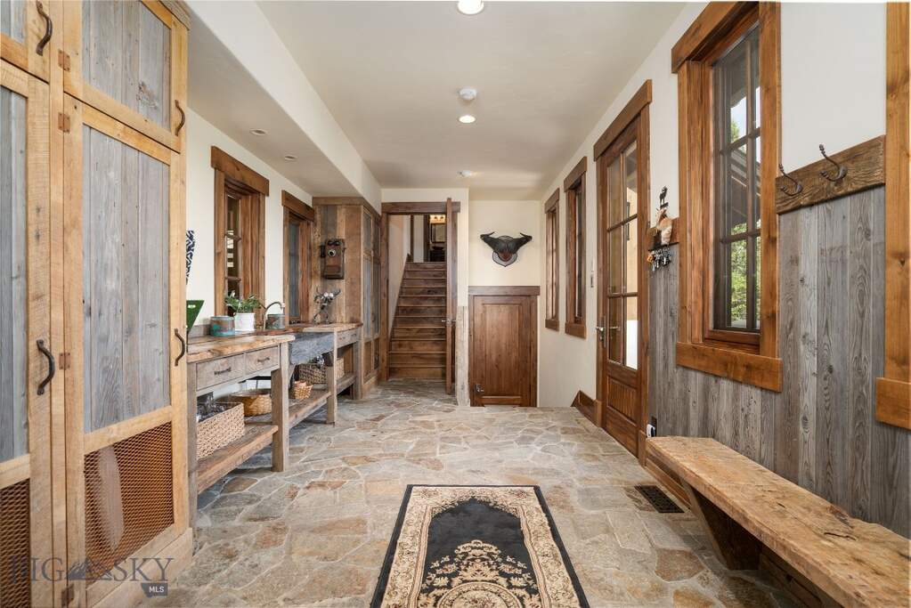 5 Bedroom Single Family Home/House's Image 33