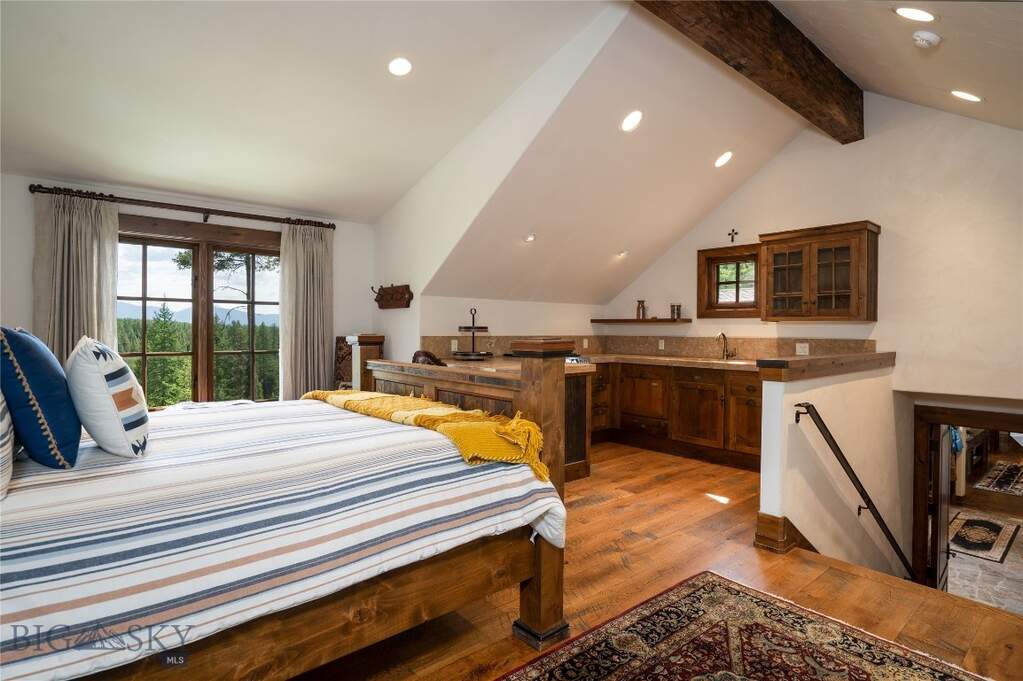 5 Bedroom Single Family Home/House's Image 34