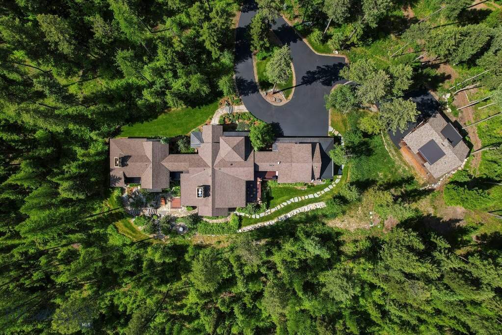 5 Bedroom Single Family Home/House's Image 64