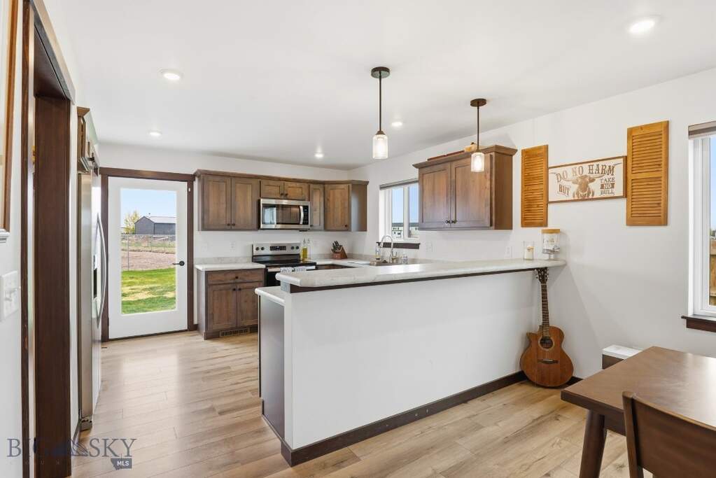 3 Bedroom Single Family Home/House's Image 8