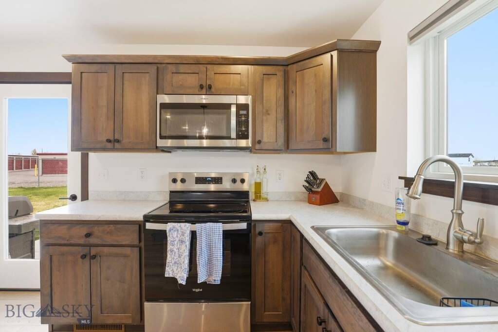 3 Bedroom Single Family Home/House's Image 11