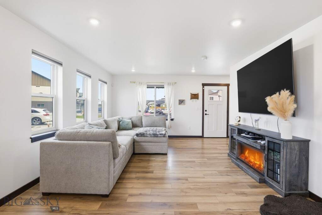 3 Bedroom Single Family Home/House's Image 3