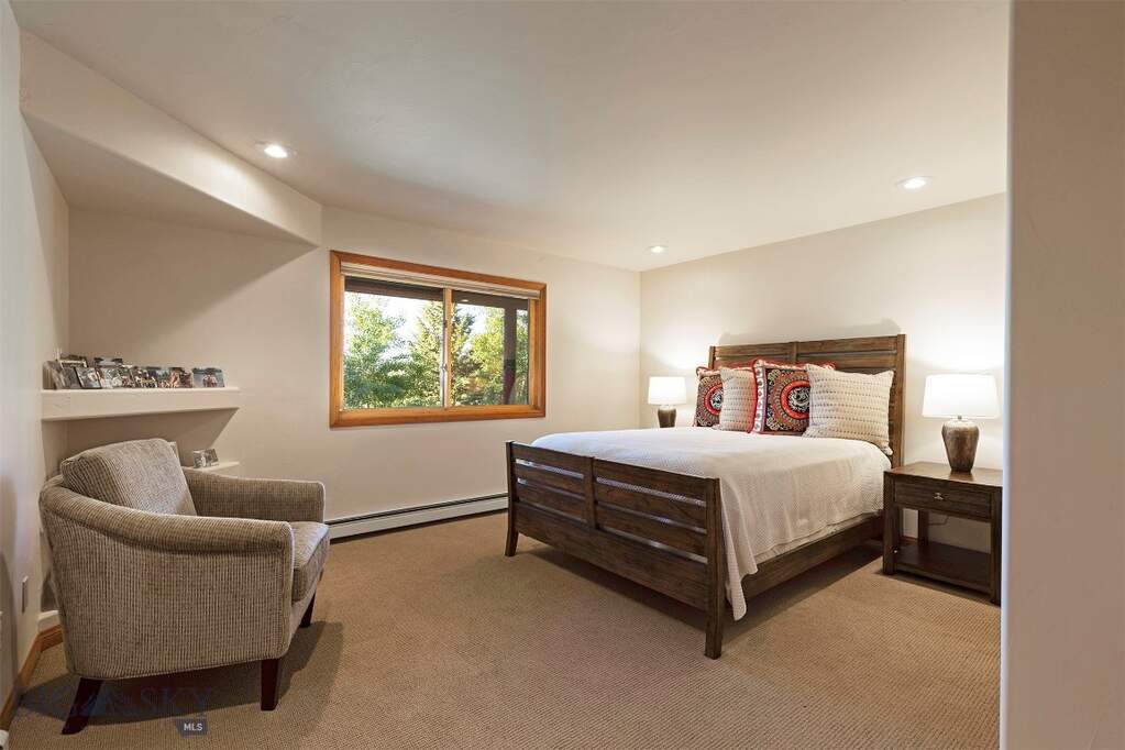 4 Bedroom Single Family Home/House's Image 35