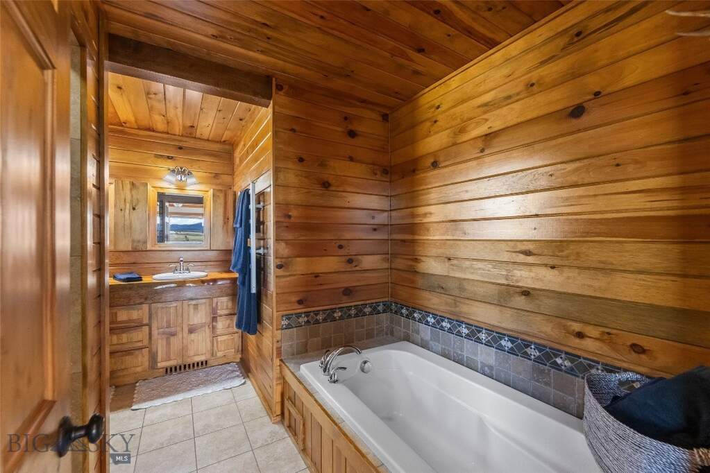 4 Bedroom Single Family Home/House's Image 33