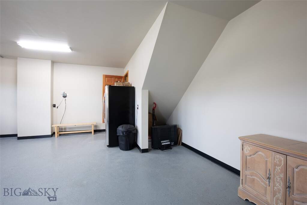 3 Bedroom Single Family Home/House's Image 35