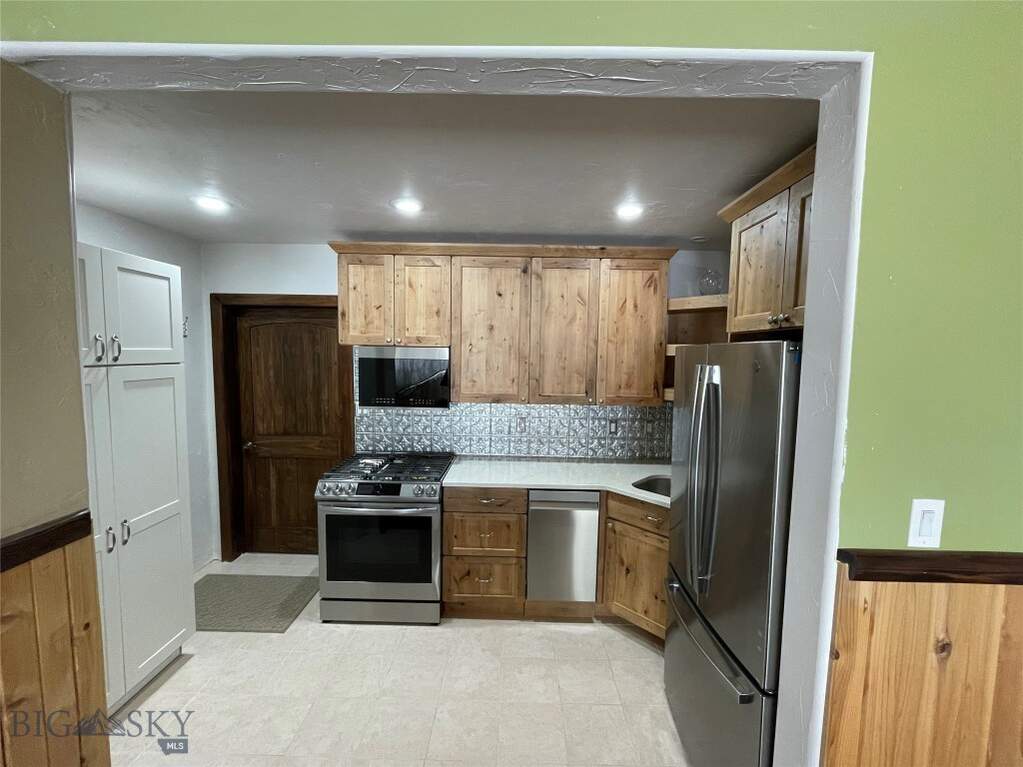 3 Bedroom Single Family Home/House's Image 42