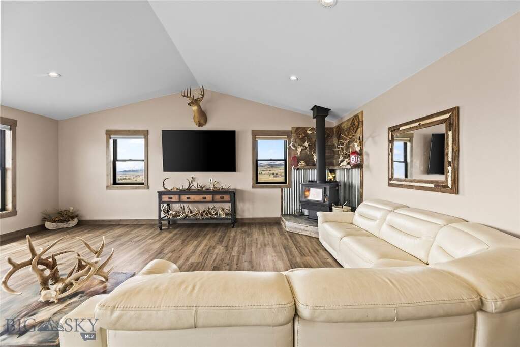 4 Bedroom Single Family Home/House's Image 3