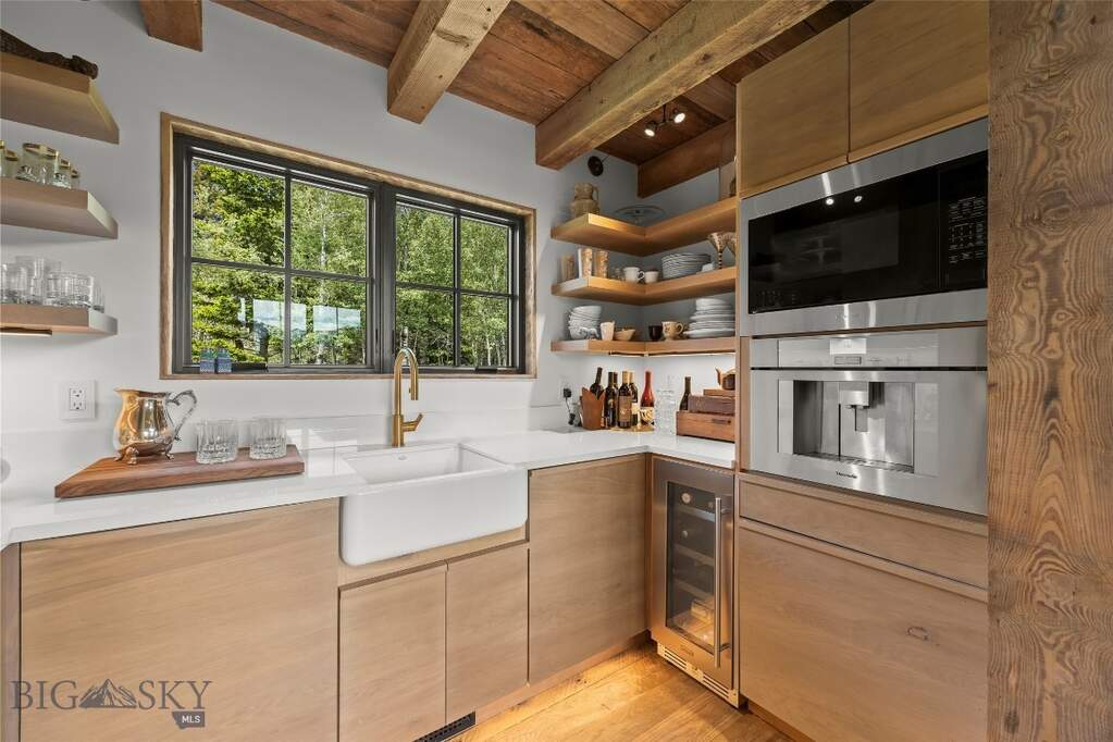 4 Bedroom Single Family Home/House's Image 7
