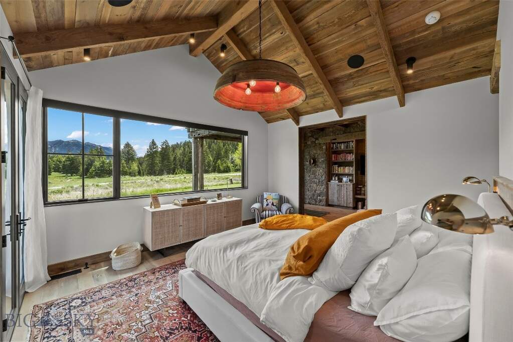 4 Bedroom Single Family Home/House's Image 38