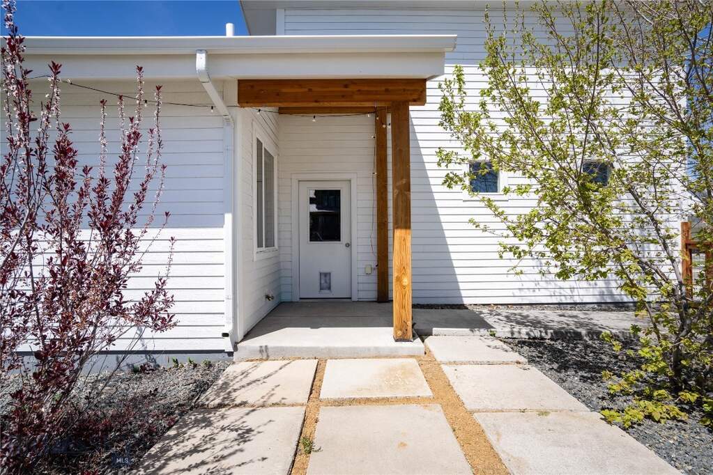 2 Bedroom Single Family Home/House's Image 8