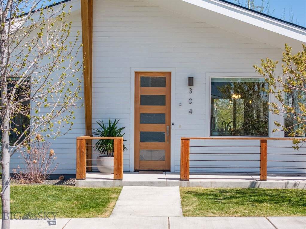 2 Bedroom Single Family Home/House's Image 3