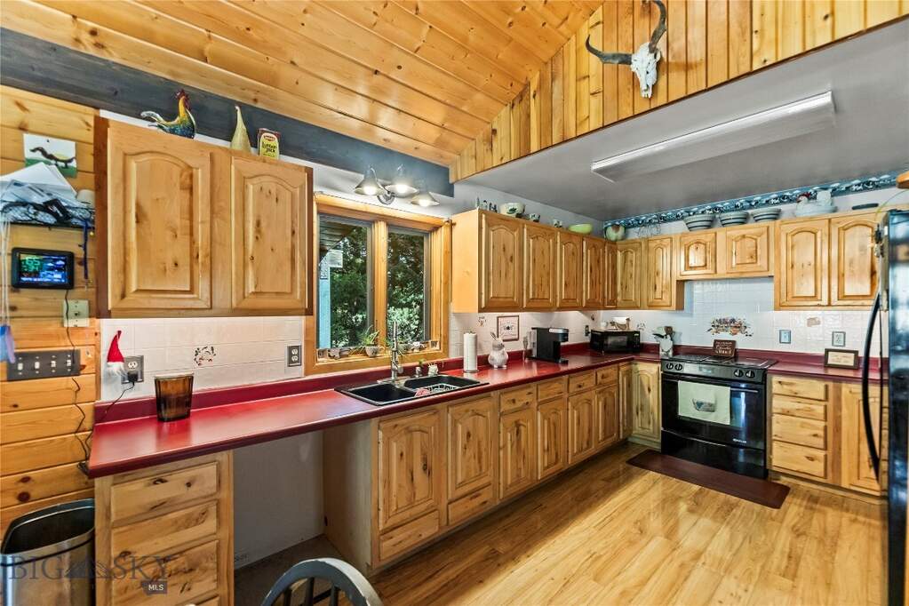 3 Bedroom Single Family Home/House's Image 12