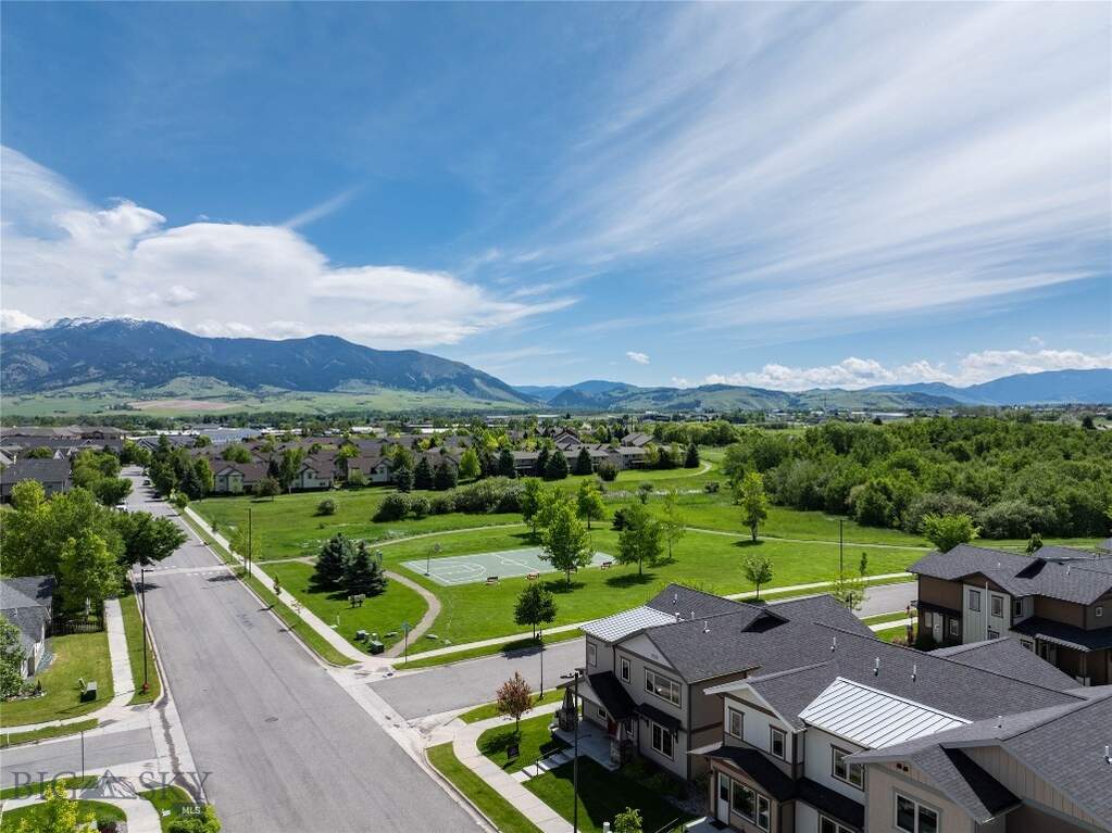 4 Bedroom Single Family Home/House's Image 10