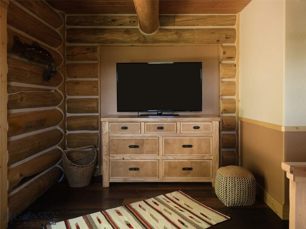 4 Bedroom Single Family Home/House's Image 26
