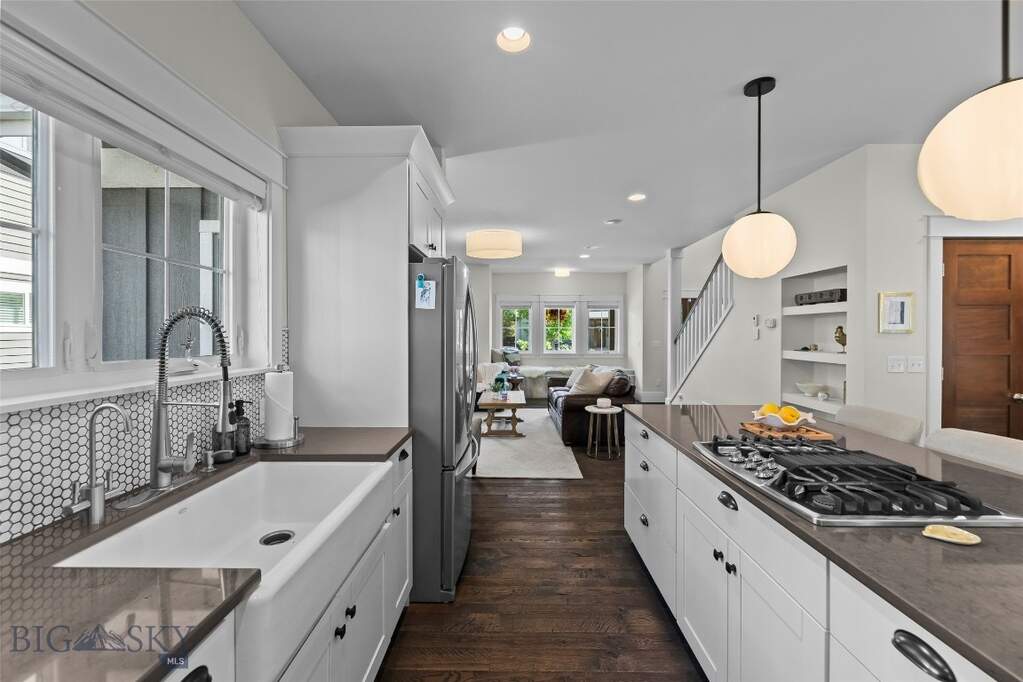 5 Bedroom Single Family Home/House's Image 10