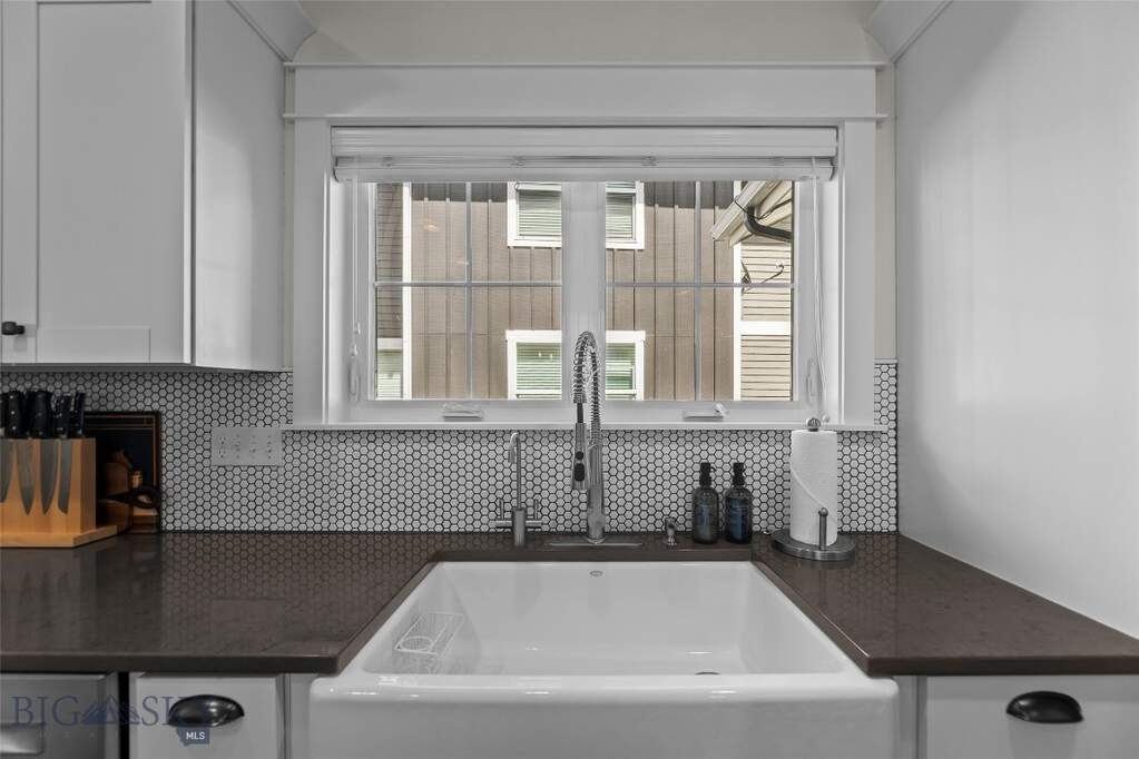 5 Bedroom Single Family Home/House's Image 11