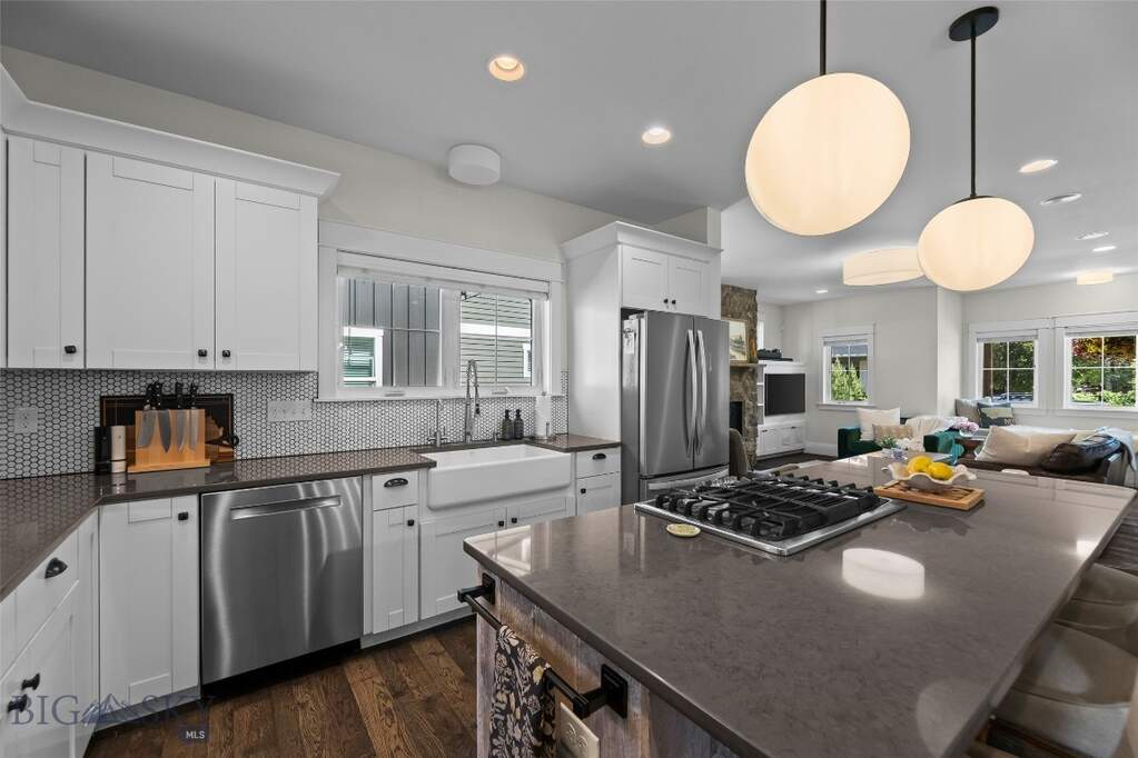 5 Bedroom Single Family Home/House's Image 15