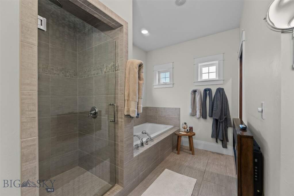 5 Bedroom Single Family Home/House's Image 23