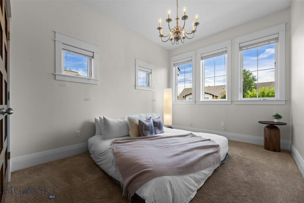 5 Bedroom Single Family Home/House's Image 28
