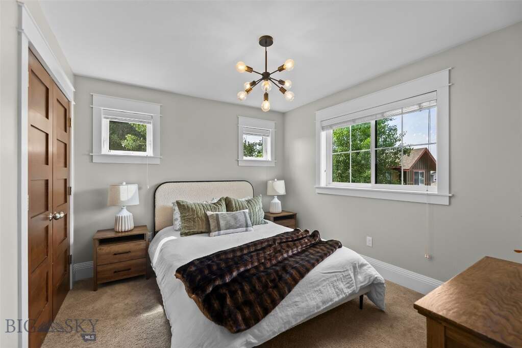 5 Bedroom Single Family Home/House's Image 32