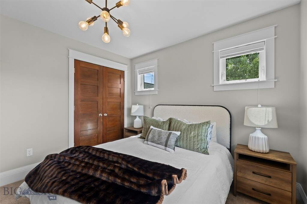 5 Bedroom Single Family Home/House's Image 34