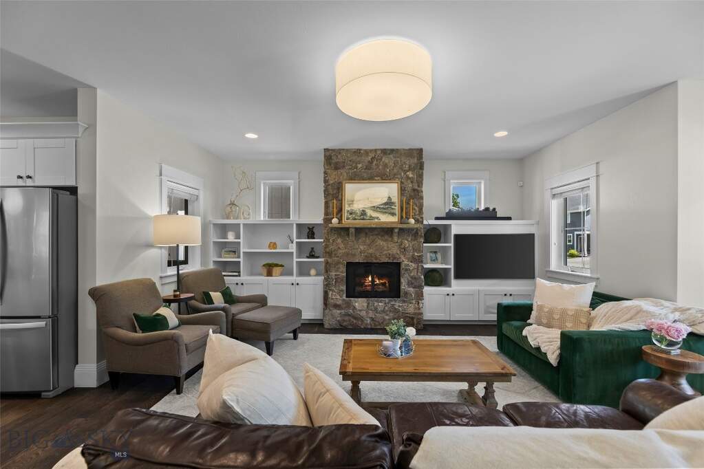 5 Bedroom Single Family Home/House's Image 4