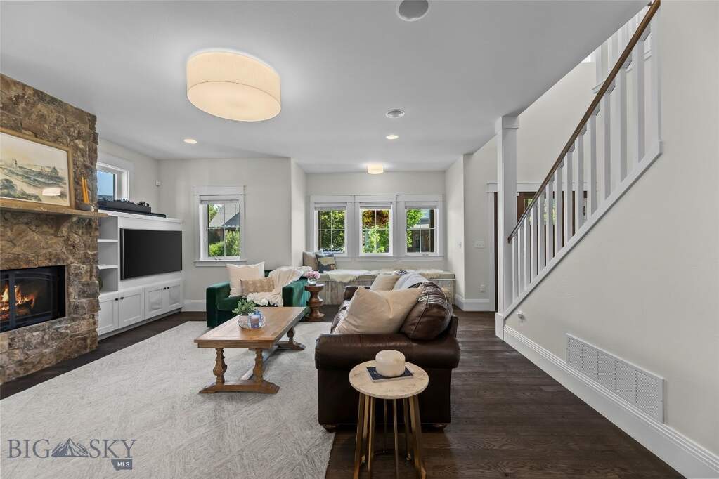5 Bedroom Single Family Home/House's Image 6