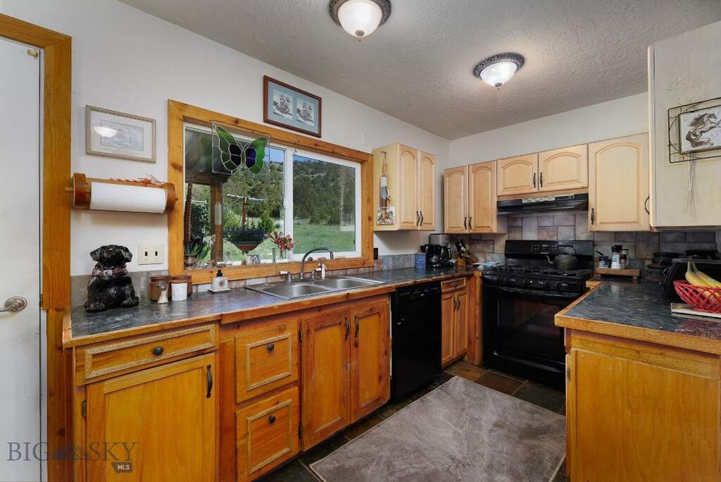 3 Bedroom Single Family Home/House's Image 9