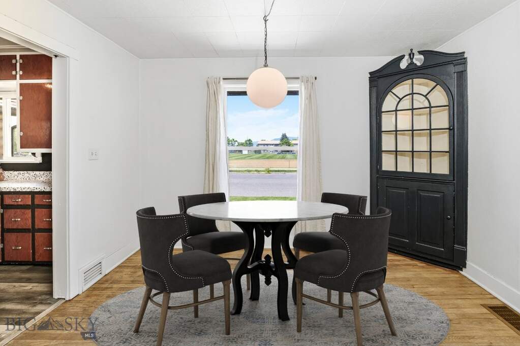 3 Bedroom Single Family Home/House's Image 7