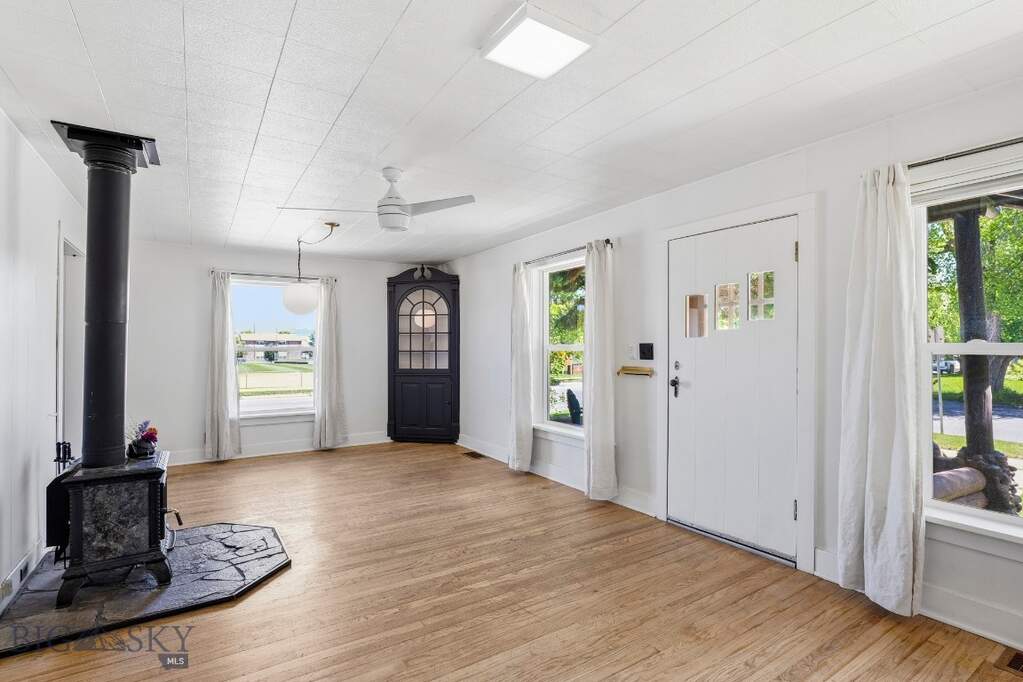 3 Bedroom Single Family Home/House's Image 9