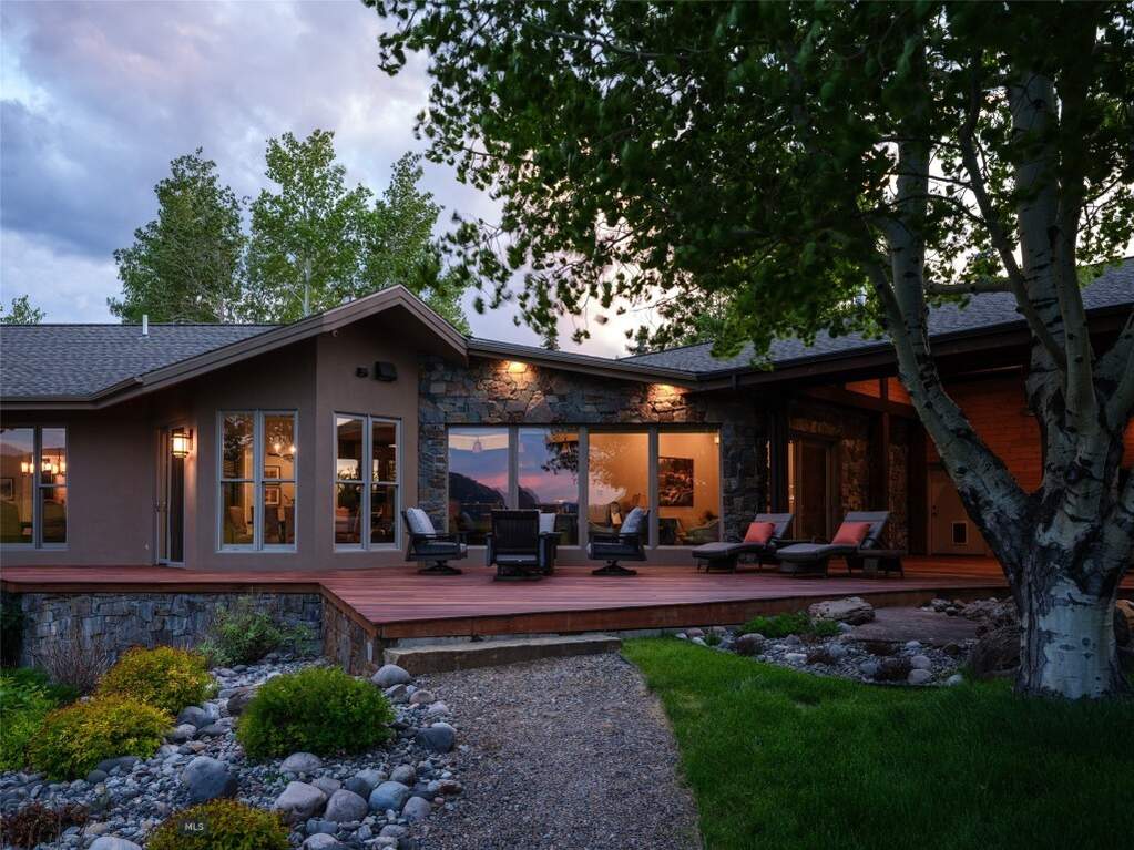 4 Bedroom Single Family Home/House's Image 4