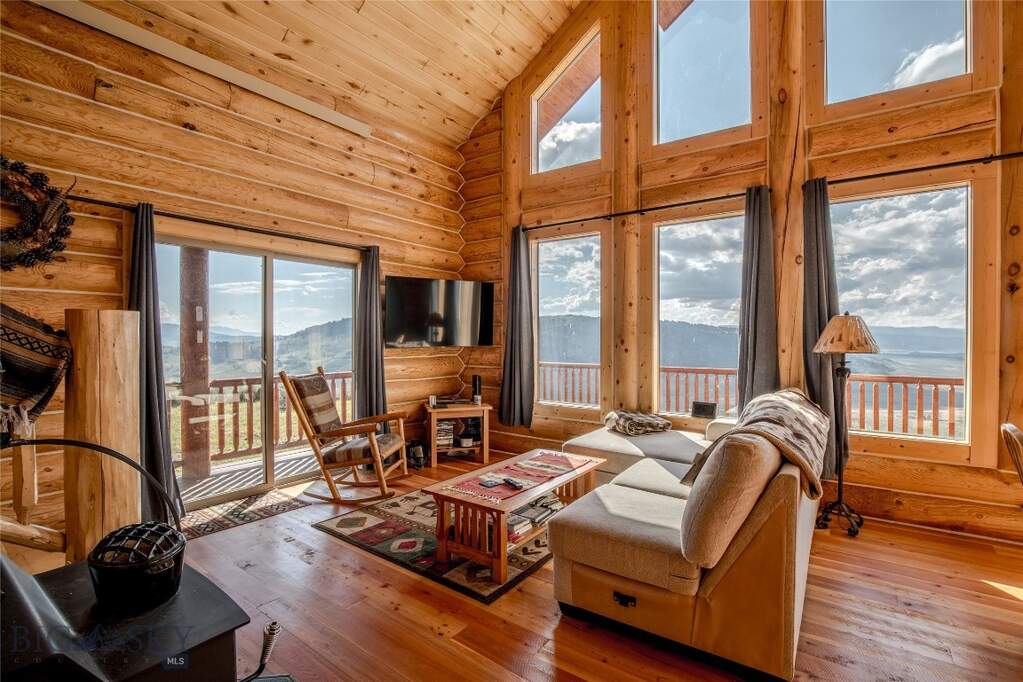 2 Bedroom Single Family Home/House's Image 3