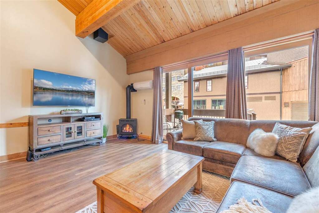 2000 N North Village Drive #318, Truckee, CA 96161