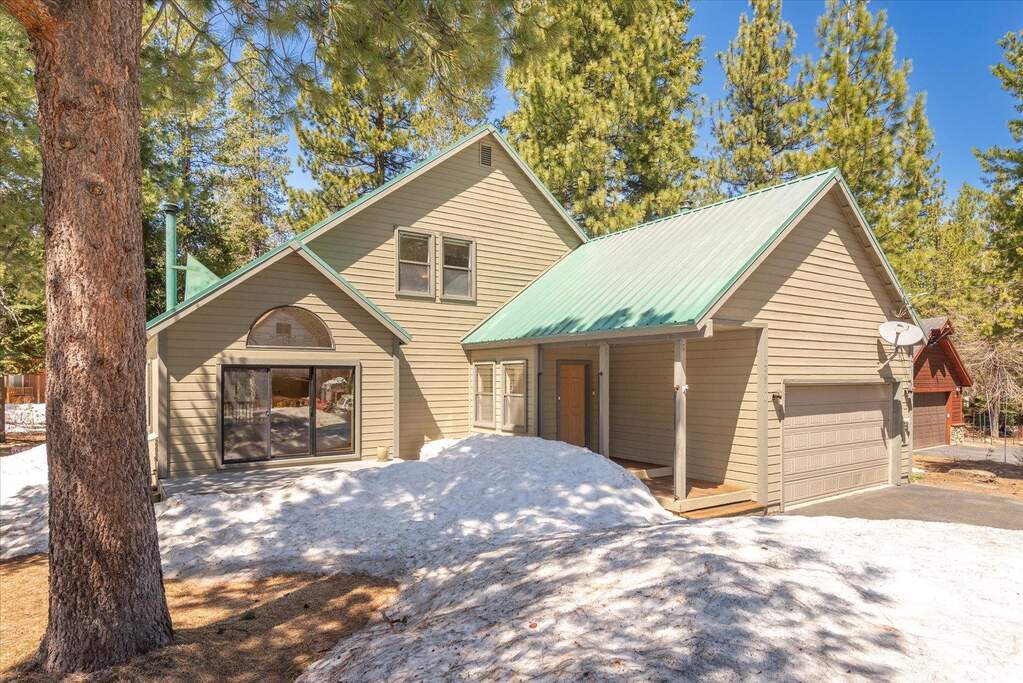 12570 Hillside Drive, Truckee, CA 96161