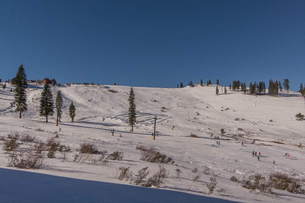 12570 Hillside Drive, Truckee, CA 96161