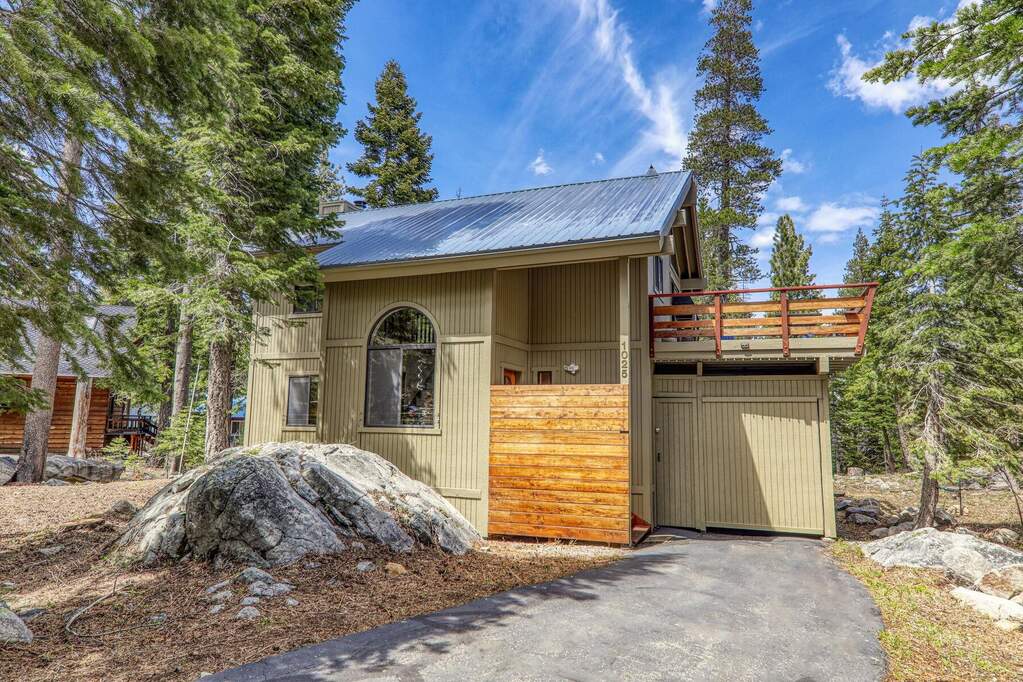 1025 Woodside Drive photo